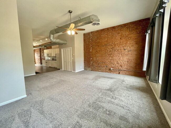 Building Photo - 1608 2nd Ave