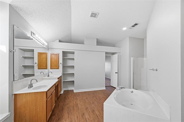 Building Photo - 613 Norwood Dr