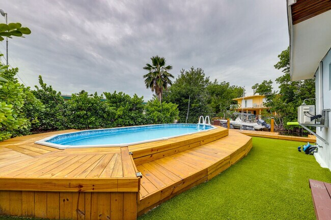 Building Photo - 205 Pirates Dr