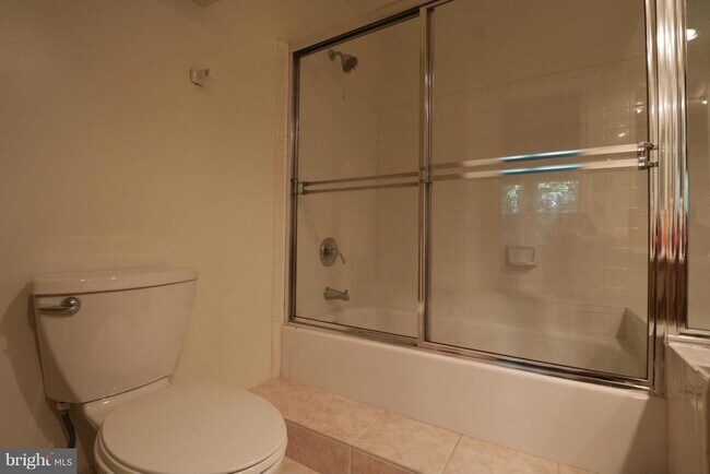 Building Photo - 3301 Sir Thomas Dr