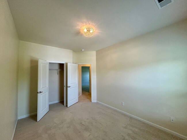 Building Photo - 4 BR | 3.5 BA | 2-Car Garage Craftsman style home in the Wynwood Section of Fox Creek Subdivision