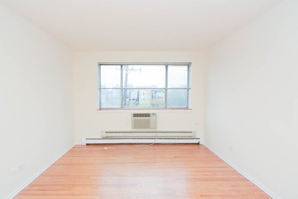 Building Photo - 665 W Wrightwood Ave