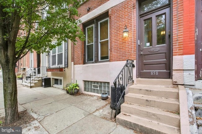 Building Photo - 858 N 25th St
