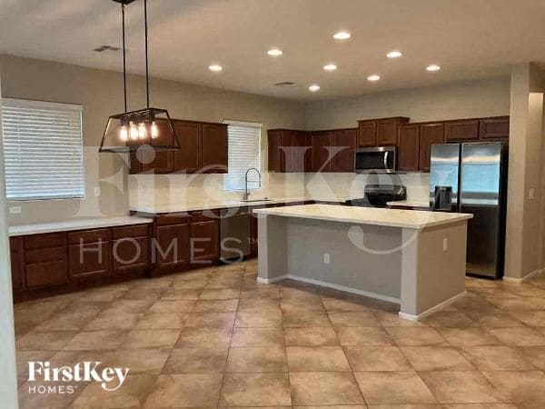 Building Photo - 17017 W Magnolia St