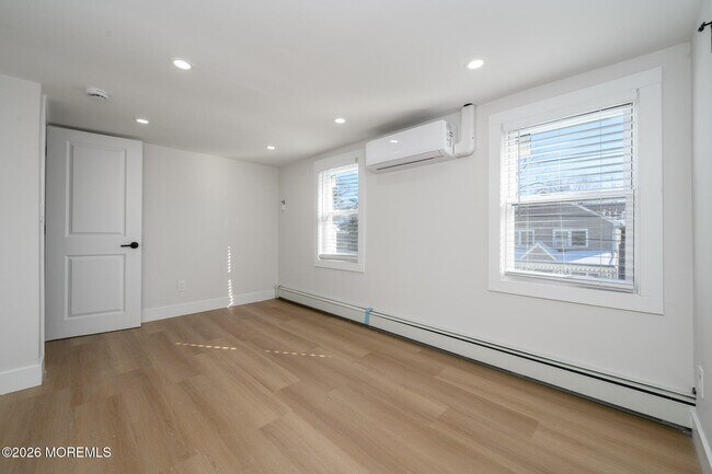 Building Photo - 8 Orchard St