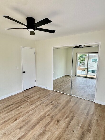 Building Photo - 279 S Evergreen Dr