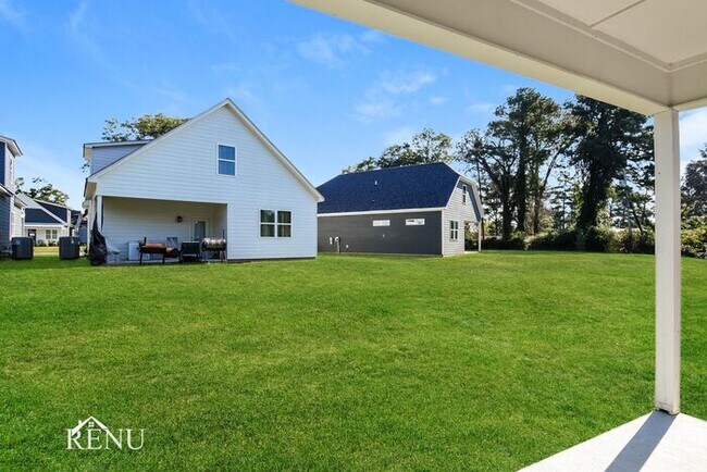 Building Photo - 5353 Lynnland Terrace