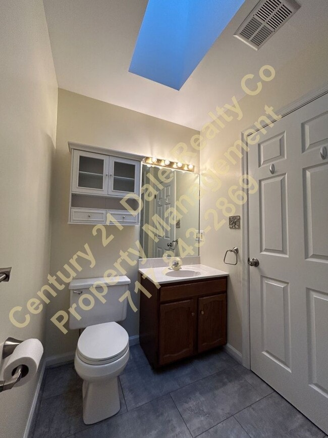 Building Photo - Beautiful 2 Bedroom Condo in West York Schools with a Large 2 Car Garage