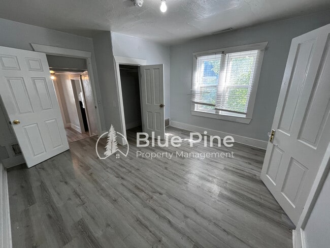Building Photo - 252 N Shilling Ave