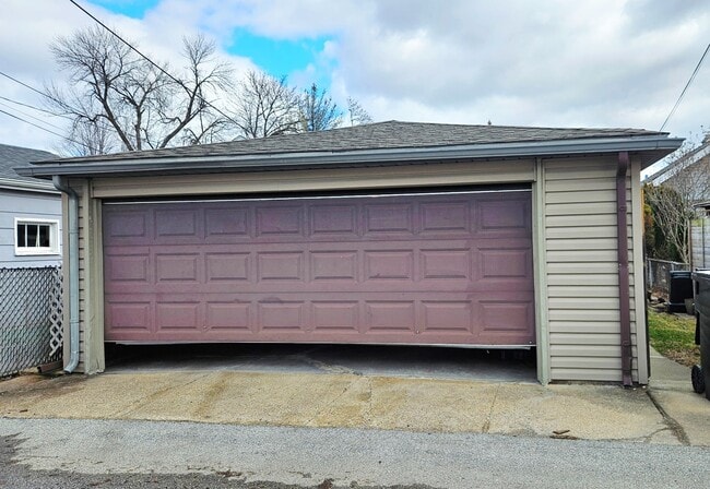 Building Photo - 2704 N New England Ave