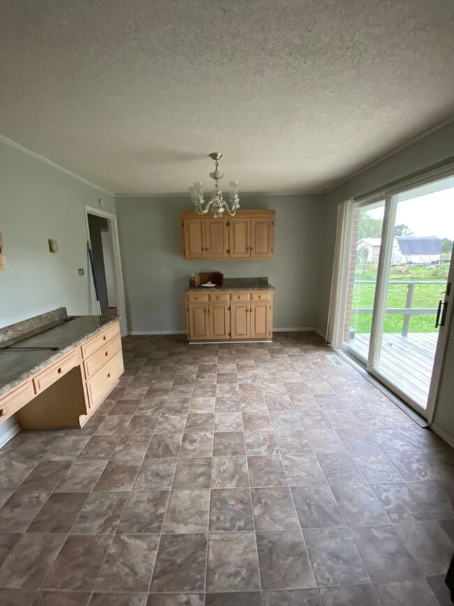 Building Photo - 3 Bedroom 1.5 Bath House