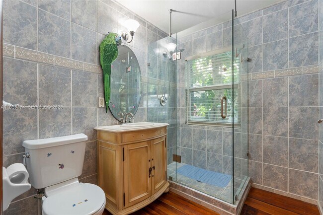 Building Photo - 918 Tequesta St