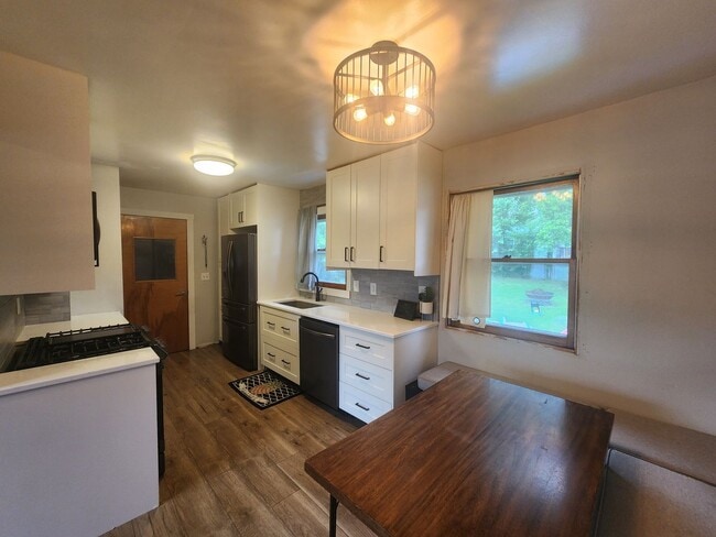 Building Photo - 808 S Jessica Ave