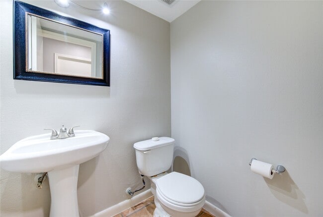 Building Photo - 1823 Usher Ct