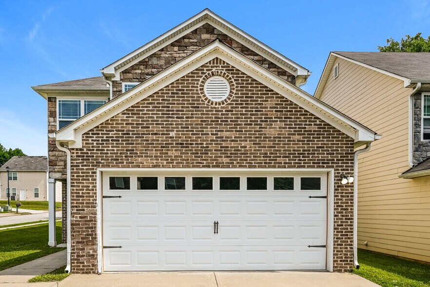 Primary Photo - 1456 Arbor Pl Dr