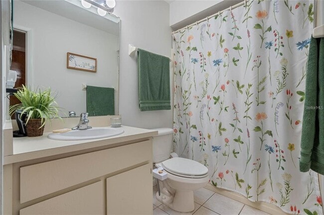 Building Photo - 720 E 6th St