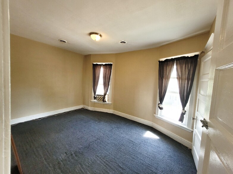 Building Photo - 600 Raub St