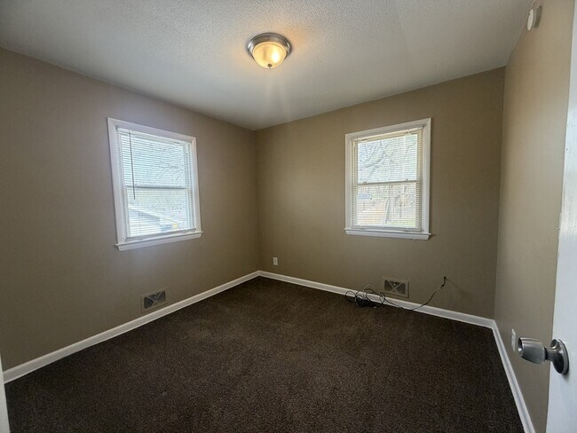 Building Photo - 5035 Overton Ave