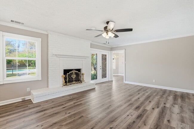 Building Photo - Mayfair Home For Lease with Backyard Oasis!