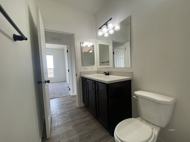 Building Photo - 2255 S Hopi Dr