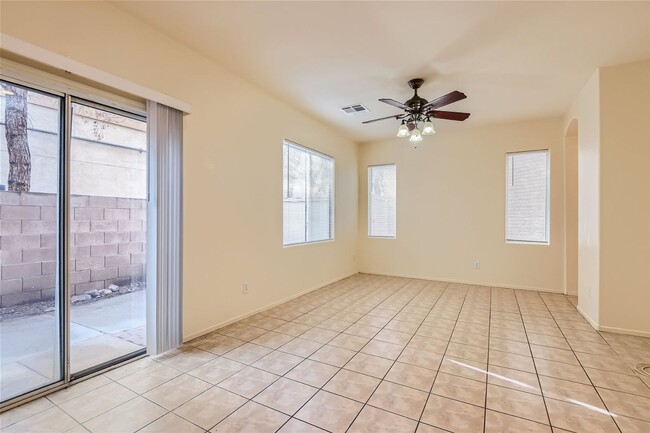 Building Photo - EXQUISITE 3-Bedroom Home - Modern Amenitie...