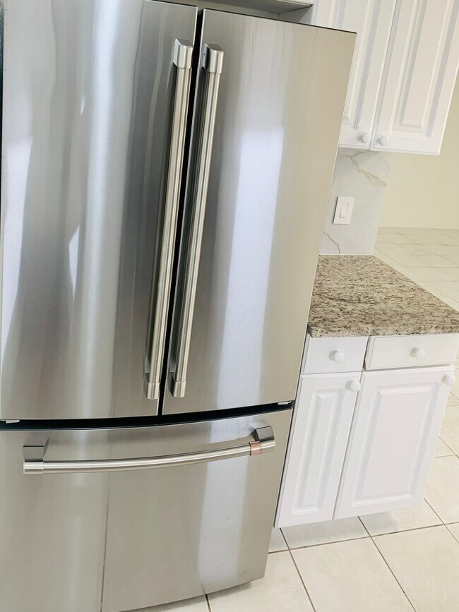 Building Photo - 826 Wiggins Pass Rd