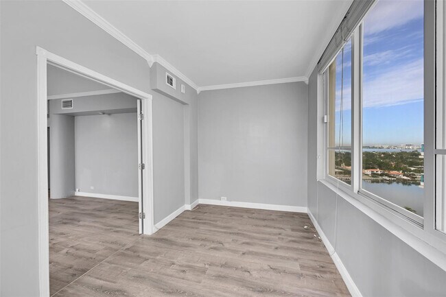 Building Photo - 5005 Collins Ave