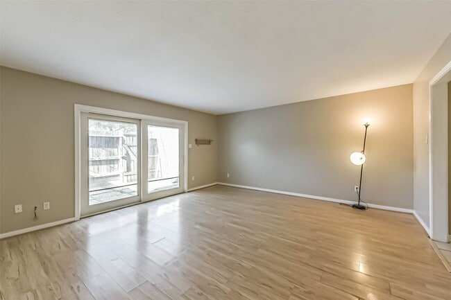 Building Photo - 11525 Burdine St