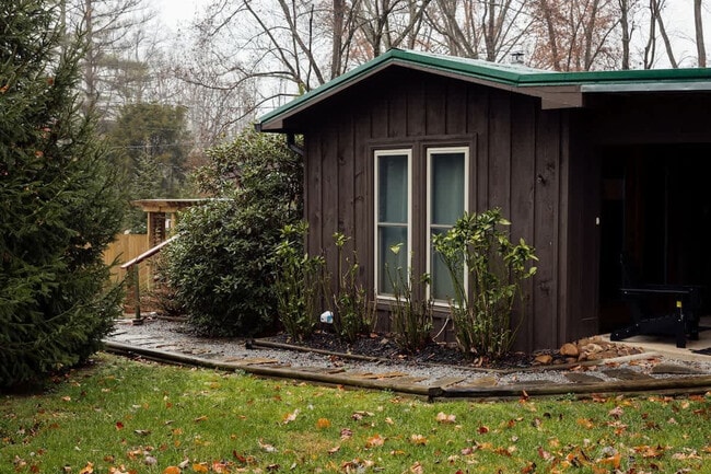 Building Photo - 521 Baywood Dr