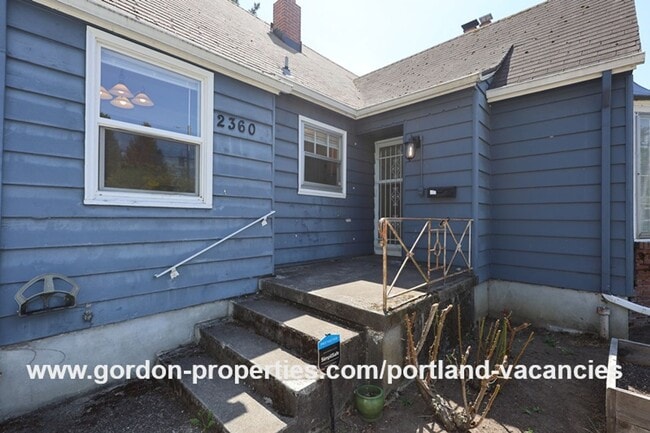 Building Photo - SE 57th Ave - 5 bedroom home with fireplac...