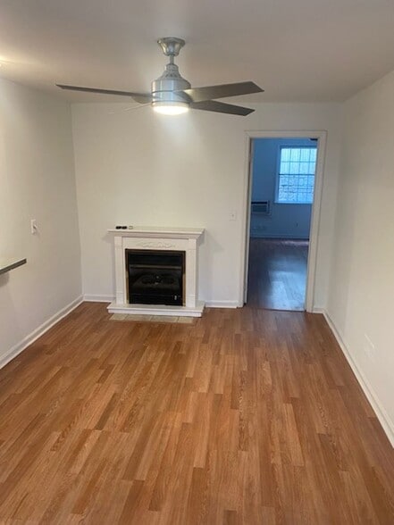 Building Photo - 883 Monroe Dr NE