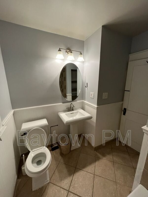 Building Photo - 203 W Haya St