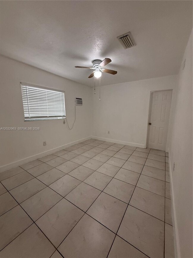 Building Photo - 1046 NW 33rd Ave