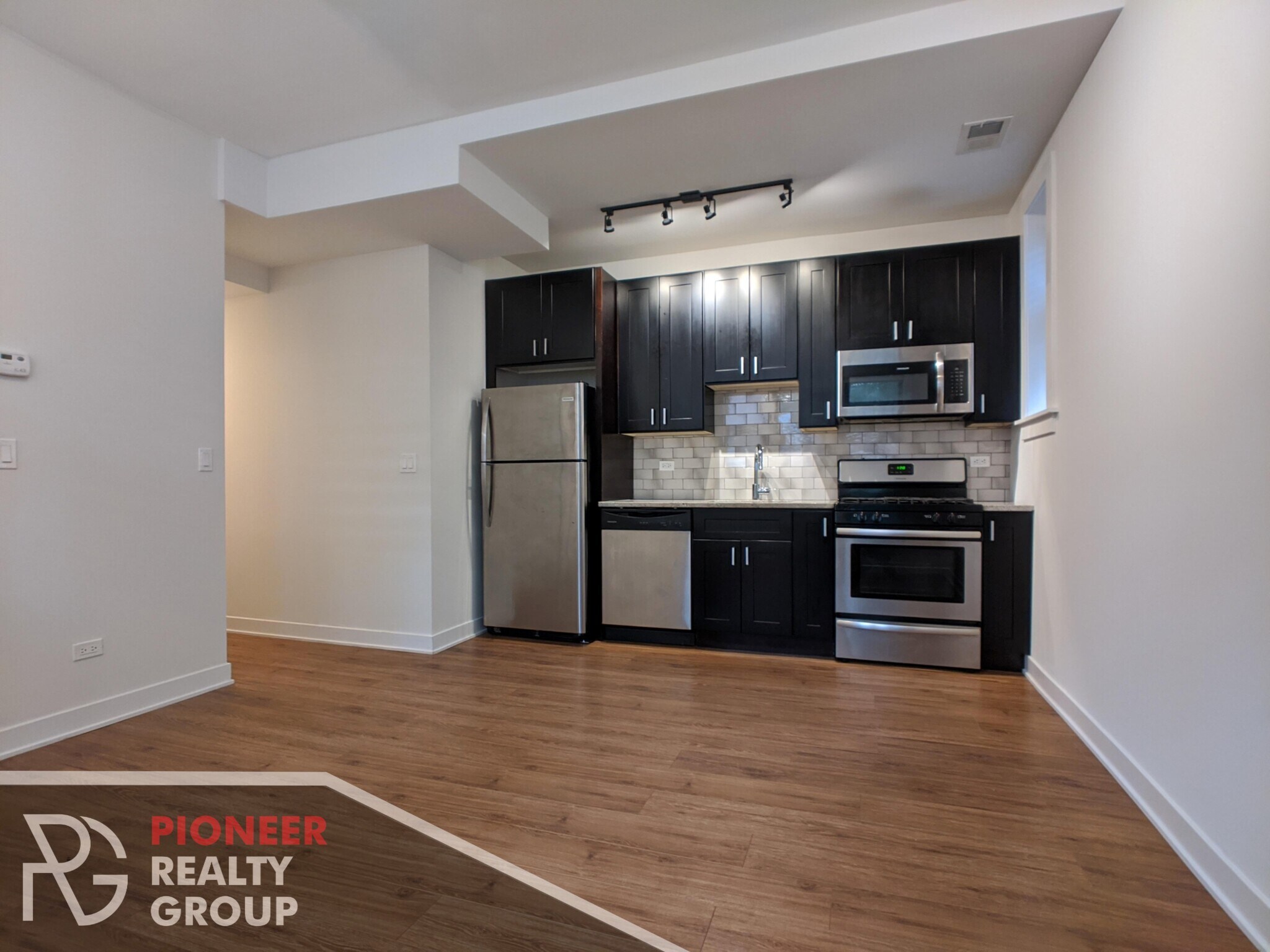 Building Photo - 2203 W Eastwood Ave