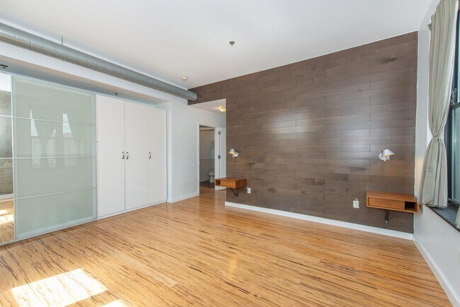 Building Photo - 232 Pavonia Ave