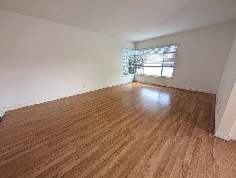 Building Photo - 3408 Mentone Ave