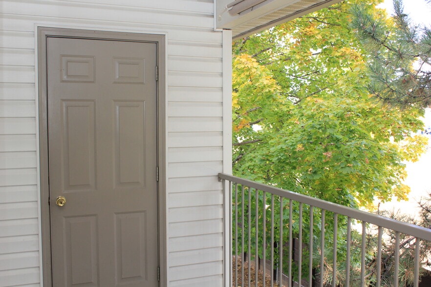 Patio with Privacy Shade & Storage - 7626 W Opohonga Ln