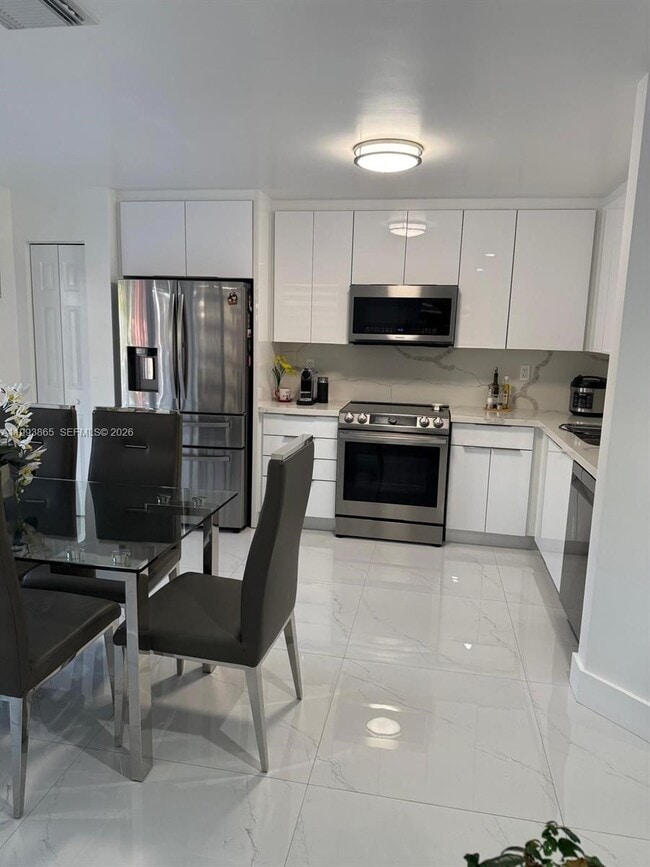 Building Photo - 16418 SW 72nd Terrace