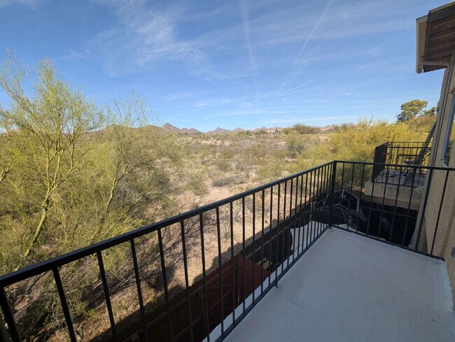 Building Photo - Renovated Townhouse with desert views.
