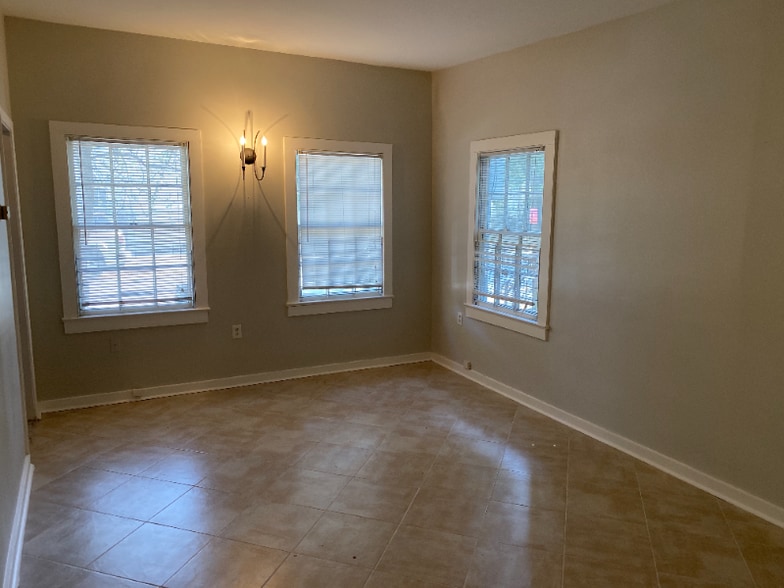 Building Photo - 1028 Fourth St