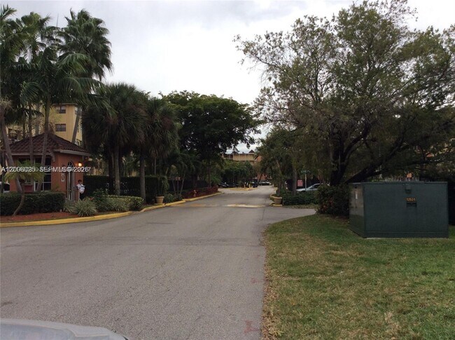 Building Photo - 8290 Lake Dr