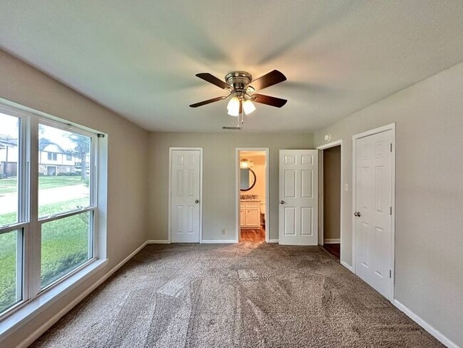 Building Photo - Available Now! Beautiful 3 Bedroom 2 Bath ...