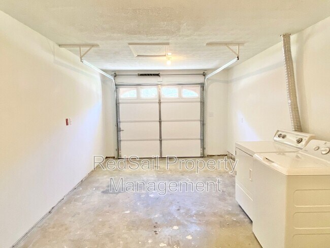 Building Photo - 39 Whites Ln