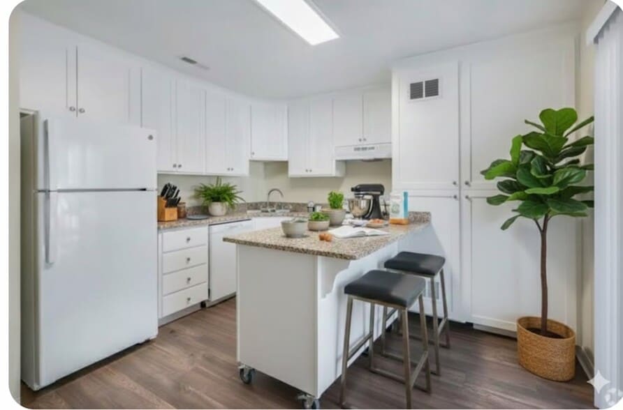 Kitchen- staged - Summer Village Apartments (03/26)