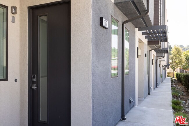 Building Photo - 1557 Verbena Wy