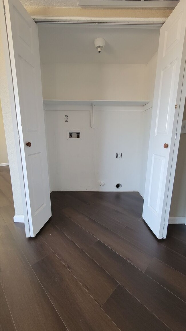 Building Photo - Cozy 1BR/1BA Condo Near Pima College & Dow...