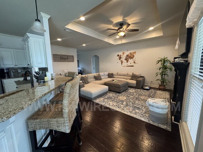 Building Photo - 303 Ponderosa Dr