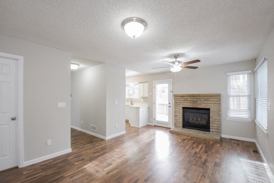 Building Photo - 6644 E 123rd Dr