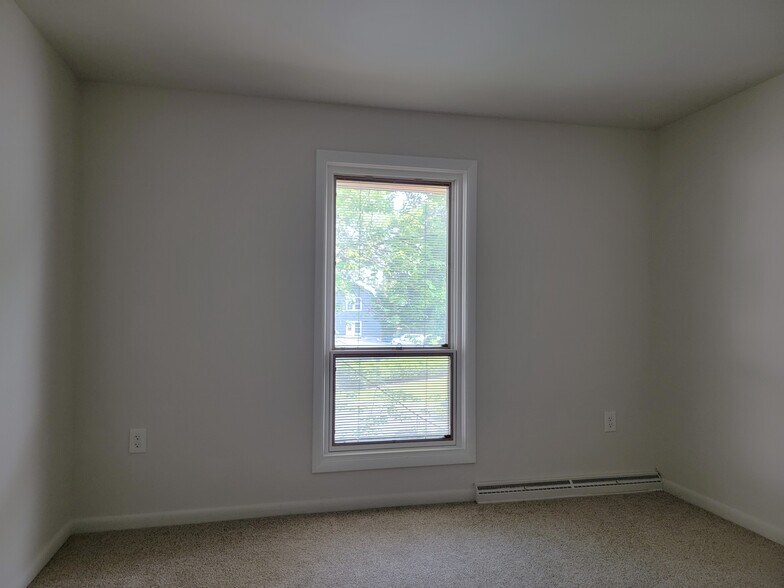 Building Photo - 541 Cloverbrook Dr