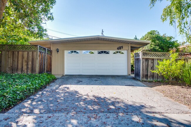 Building Photo - Mountain View Home l Spacious Open Layout ...
